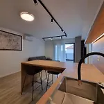 Dora With Private Parking Apartmán *