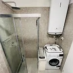 Dora With Private Parking Apartmán