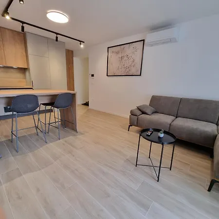 Dora With Private Parking Apartament Zadar