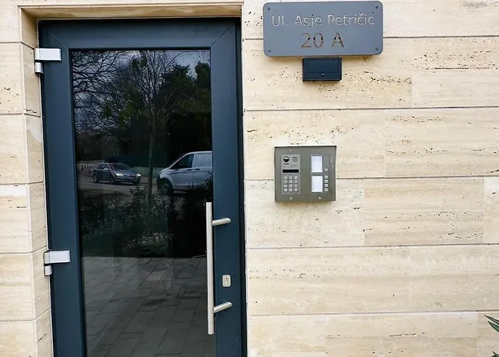 Lägenhet Dora With Private Parking Zadar