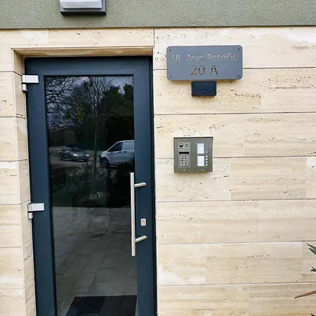 Apartment Dora With Private Parking Zadar