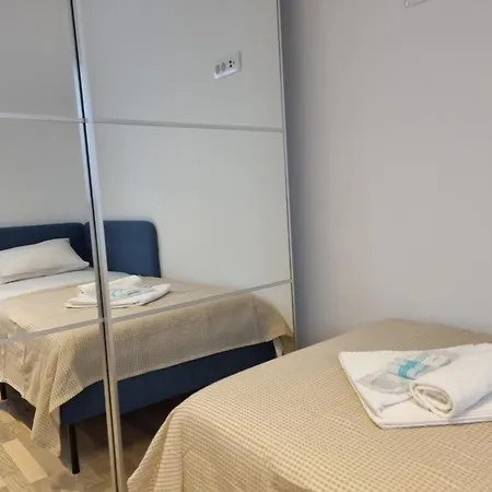 Dora With Private Parking Apartman *