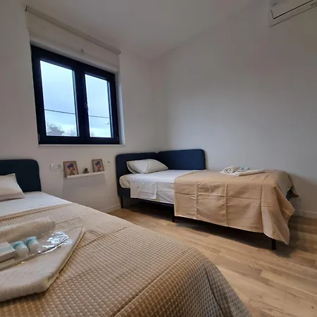 Dora With Private Parking Apartman Zára