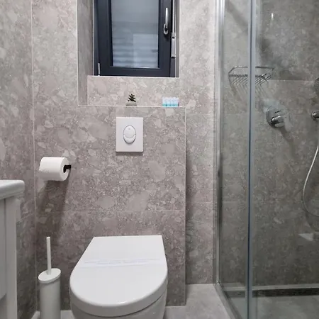 Dora With Private Parking