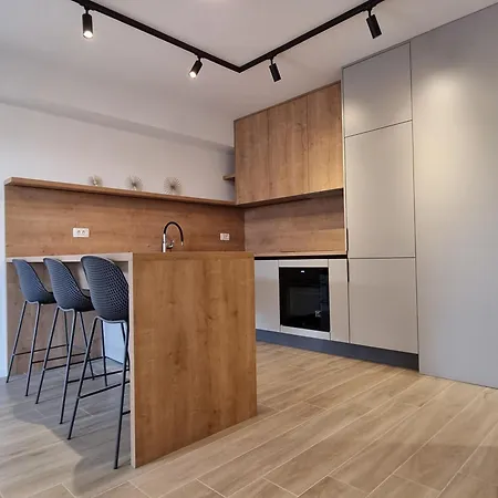 Dora With Private Parking Apartman