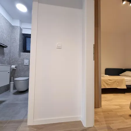 Dora With Private Parking *