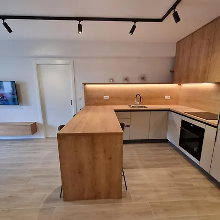 Dora With Private Parking Apartman *