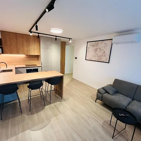 Dora With Private Parking Apartman Zára