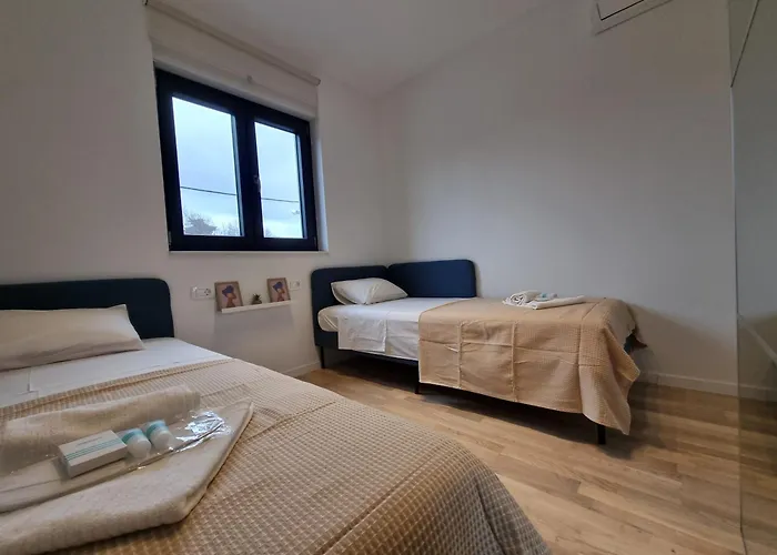 Dora With Private Parking Apartman Zadar