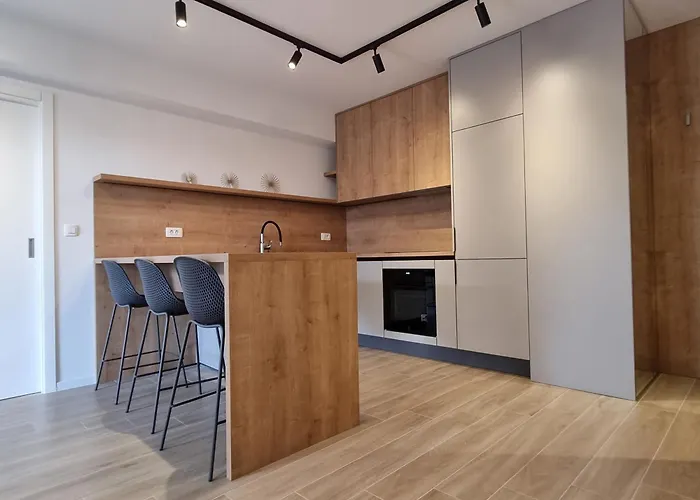 Dora With Private Parking Апартаменты