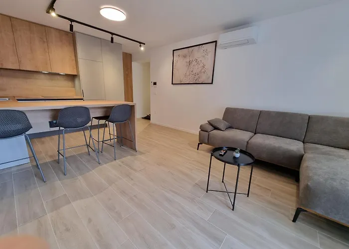 Dora With Private Parking Apartman Zadar