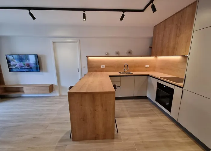 Dora With Private Parking Апартаменты *