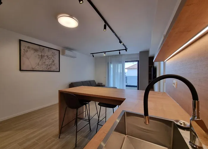 Dora With Private Parking Апартаменты *