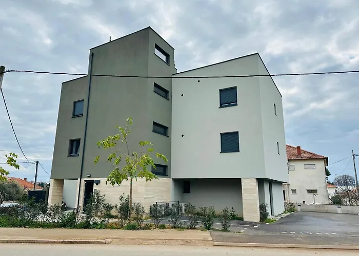 Dora With Private Parking Apartman Zadar