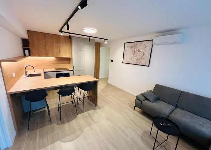 Dora With Private Parking Apartman Zadar